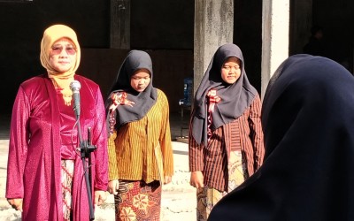 Semangat Kartini Berkobar di MIS Sunan Giri 2 Melalui Upacara Penuh Khidmat